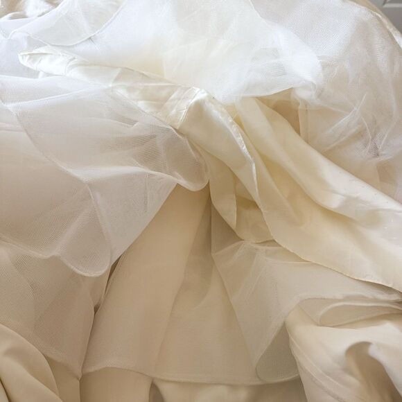 Pronovias / San Patrick Off-White Strapless Wedding Gown Size 12 Long Train GUC - Picture 16 of 16